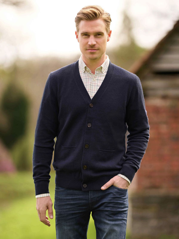 Cardigan_lambswool_met_Harris_Tweed_details_Navy