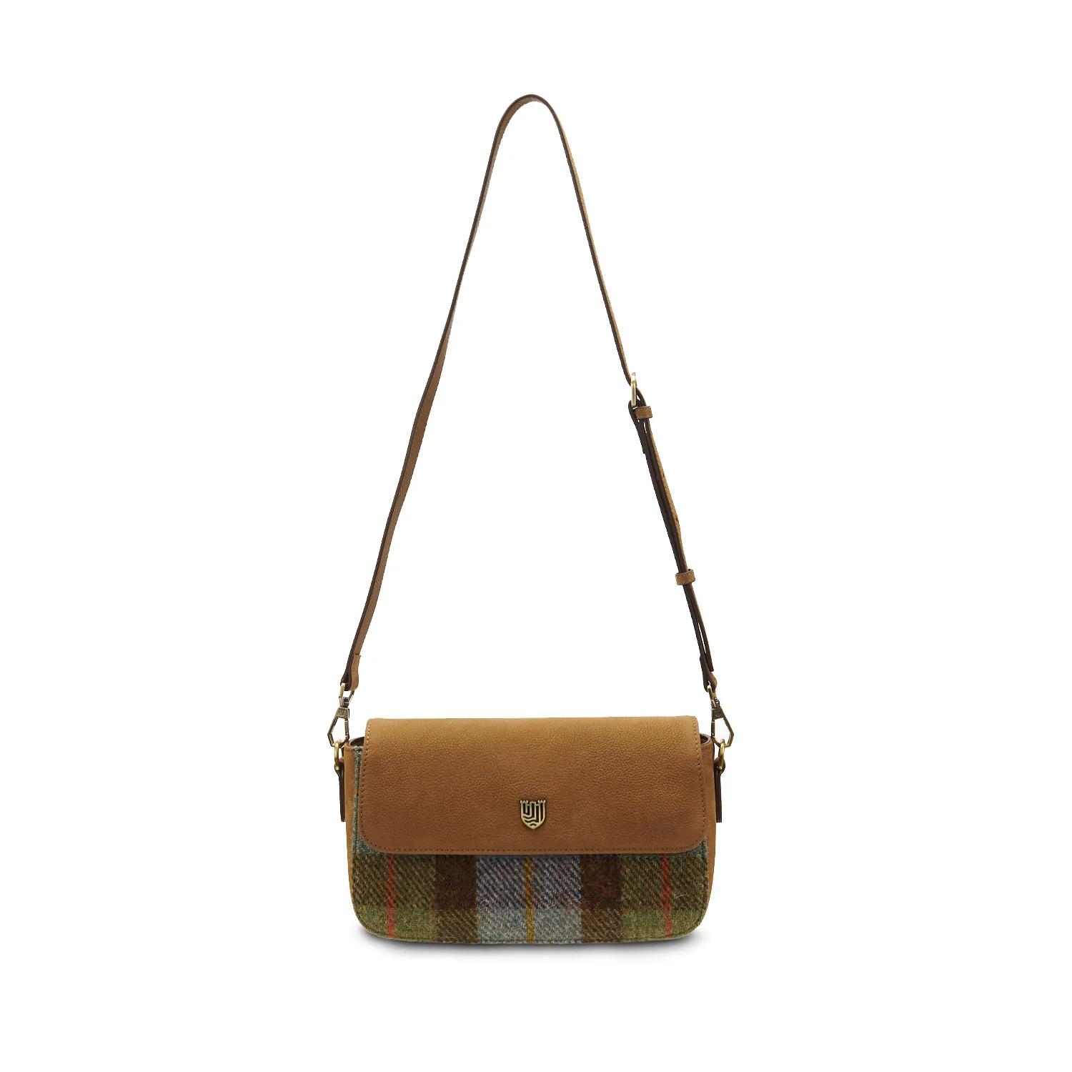 Harris_Tweed_Clutch__The_Caithness__Islander__Chestnut_Blue_Tartan