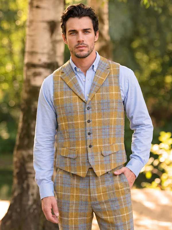 Harris_Tweed_Vestje__Wales__Met_Revers_In_Amber_Check
