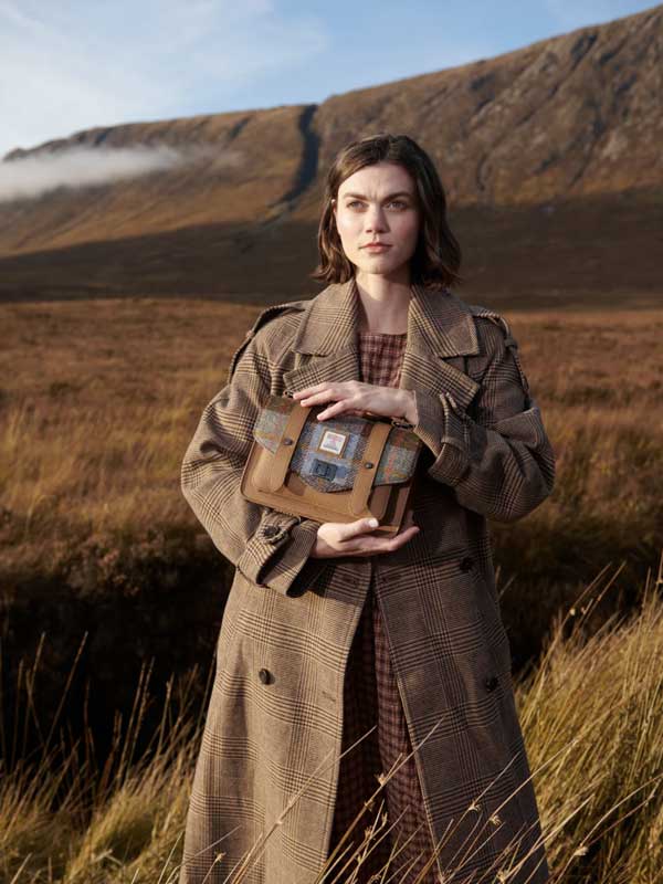 Harris Tweed Clutch, The Leather Medium Satchel, Islander, Chestnut Blue Tartan - Afbeelding 5
