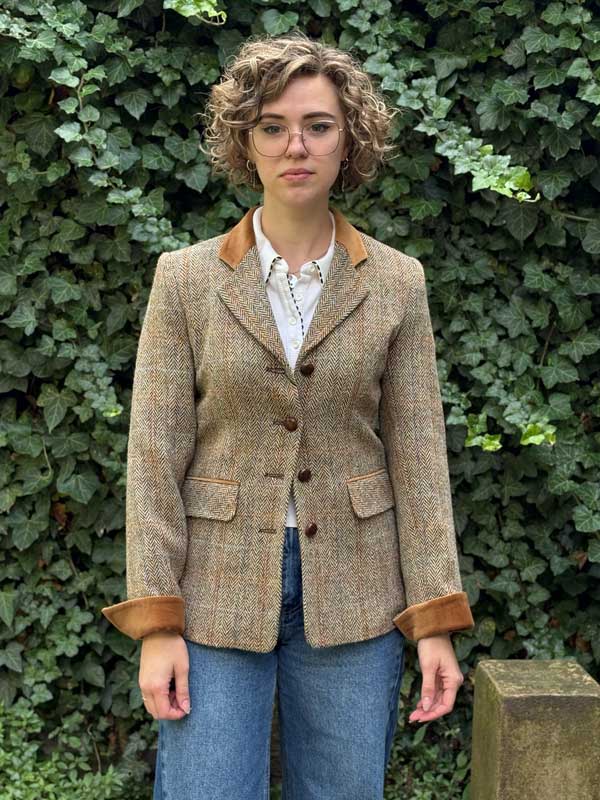Harris_Tweed_Dames_Jasje__Maggie__In_Sand_Herringbone